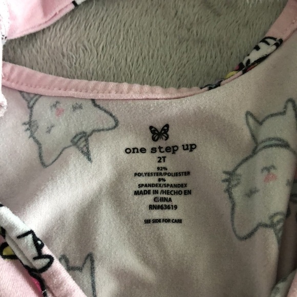 ONE STEP UP pink unicat pattern jersey knit dress with cutout back in size 2T - Picture 4 of 4